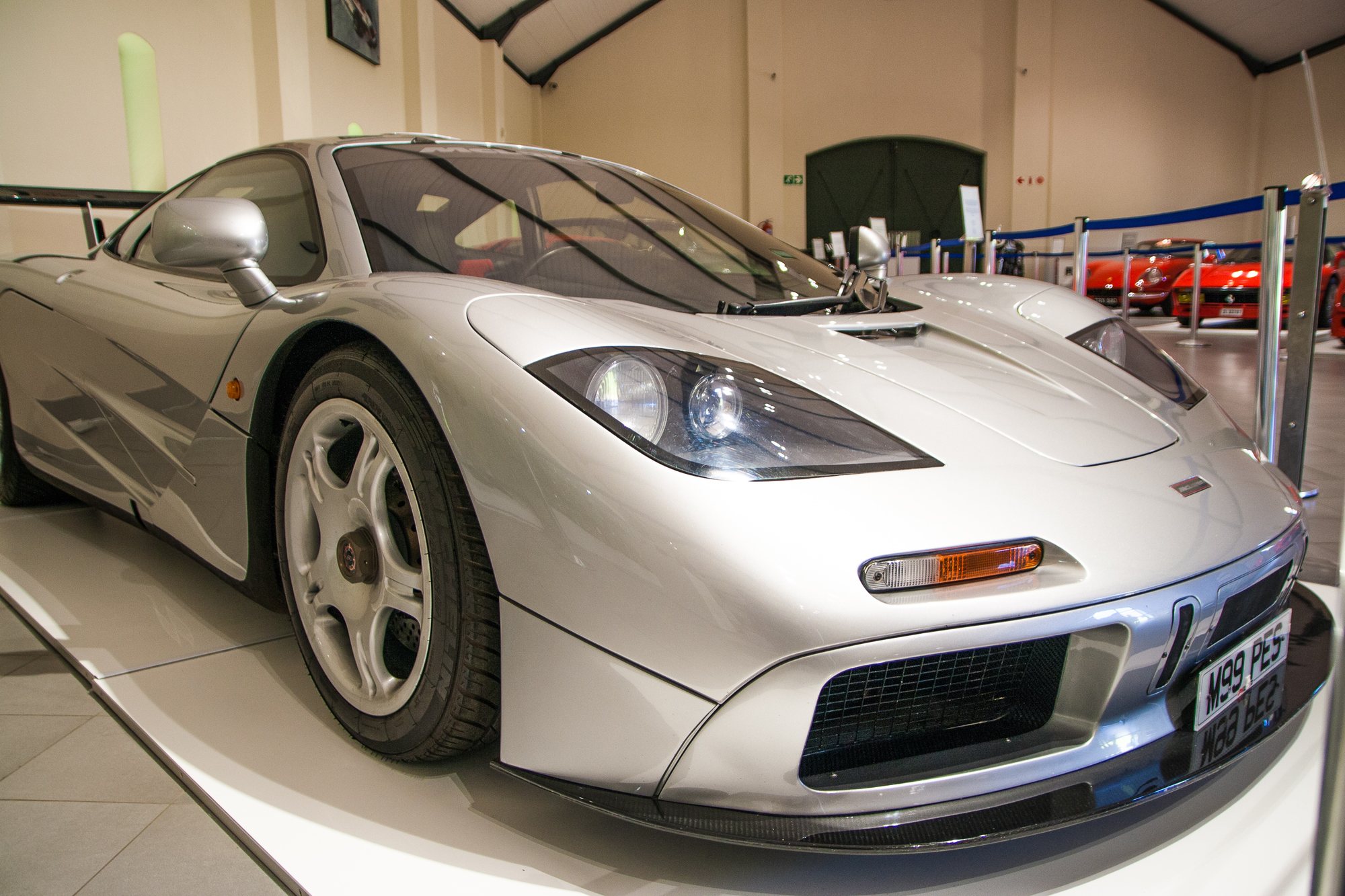 McLaren F1 road car — model reference photograph / 車種の参考イメージ